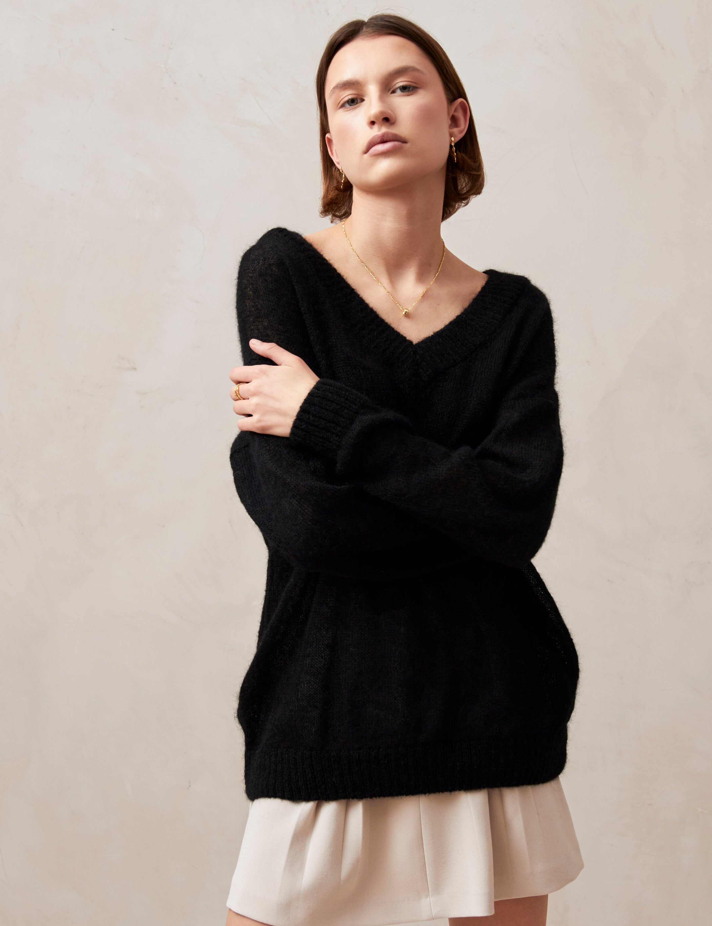 pomeda-black-sweater-sweaters-alohas-228100_3000x_9d074bb5-0fd4-41c1-adef-e2dc3684c66e.jpg