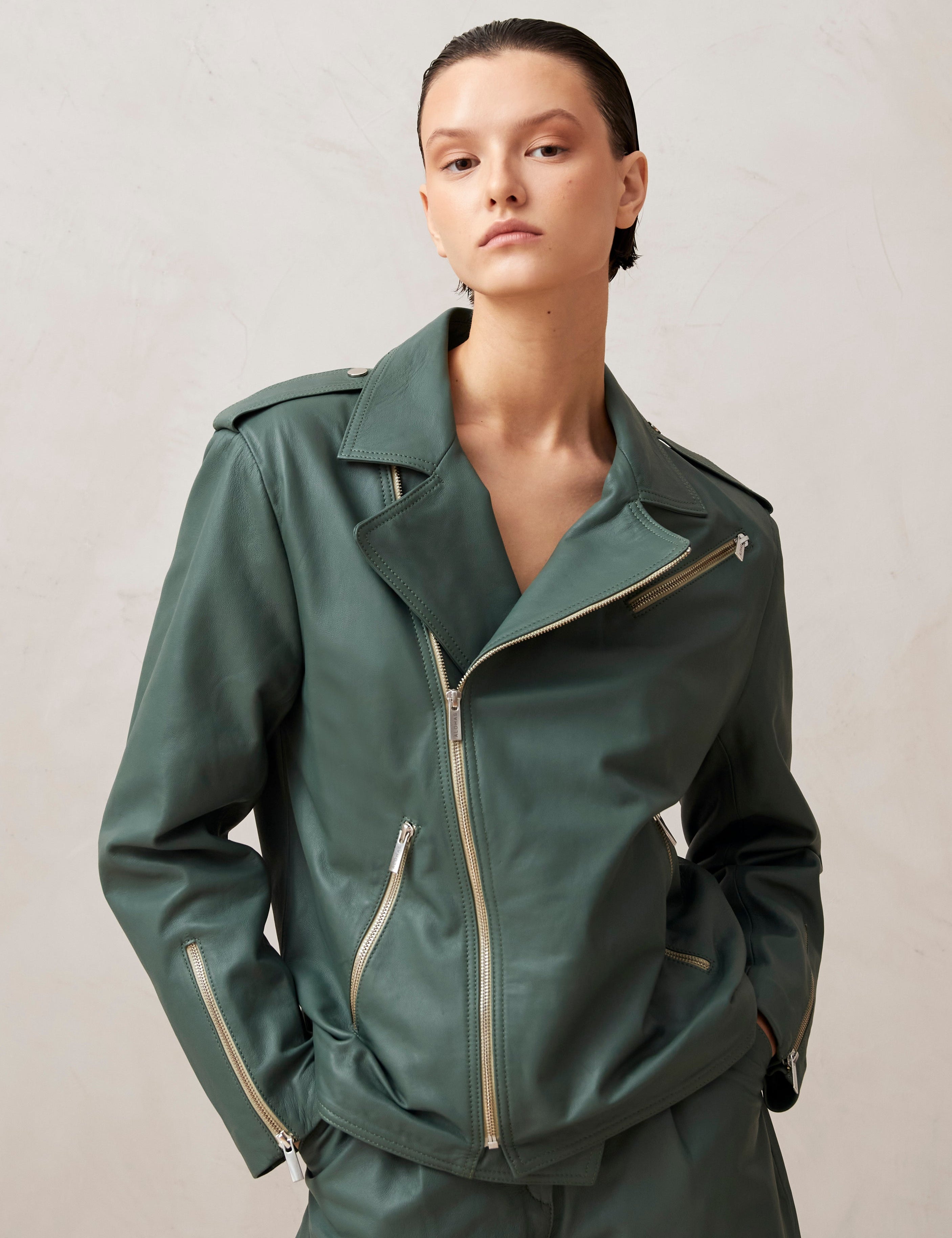 paris-green-leather-jacket-jackets-alohas-199301_3000x_4b59c6ec-65fb-4198-8b47-c6e46d77e0e1.jpg
